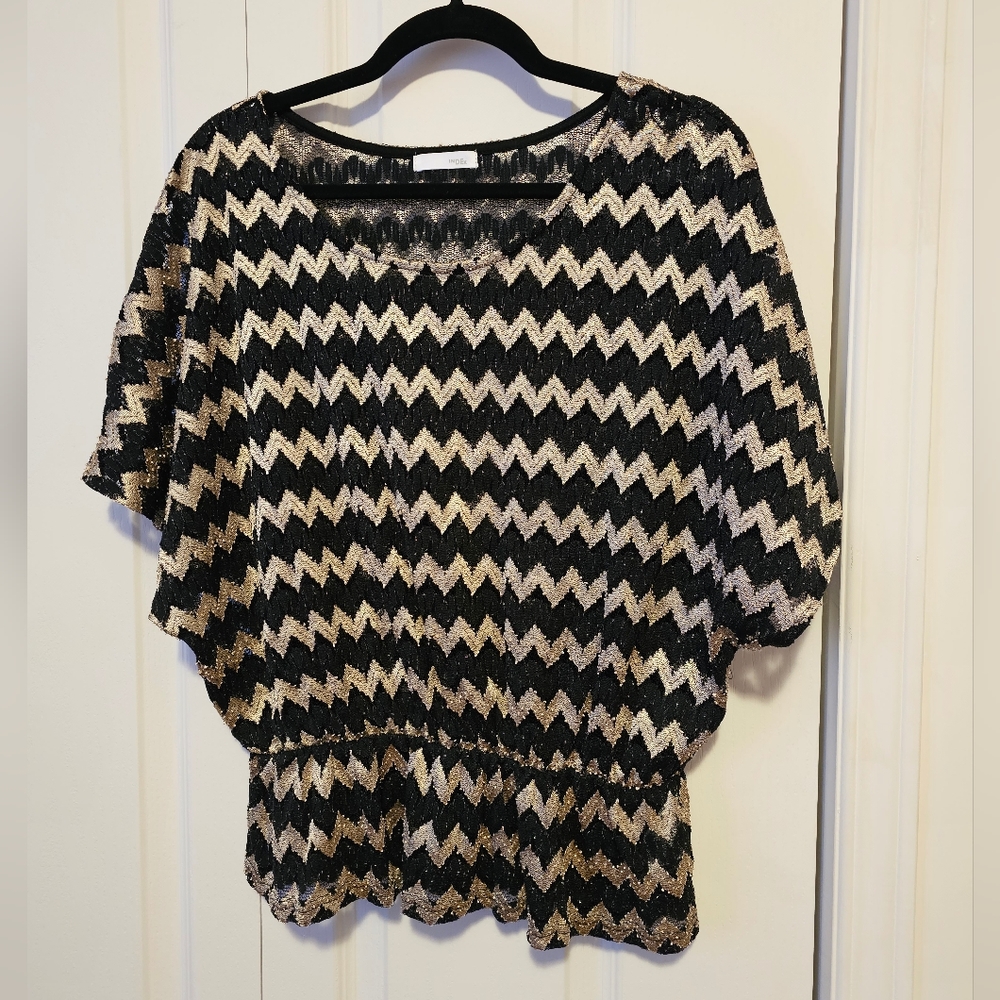 Index black and gold top